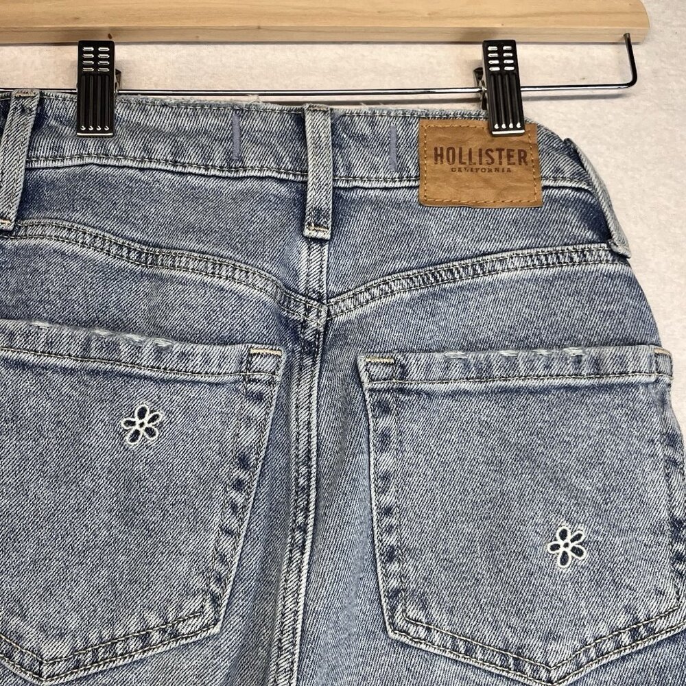 Hollister Daisy Embroidered Jeans Ultra High Rise Light Blue Wash Size 23R - Picture 7 of 8